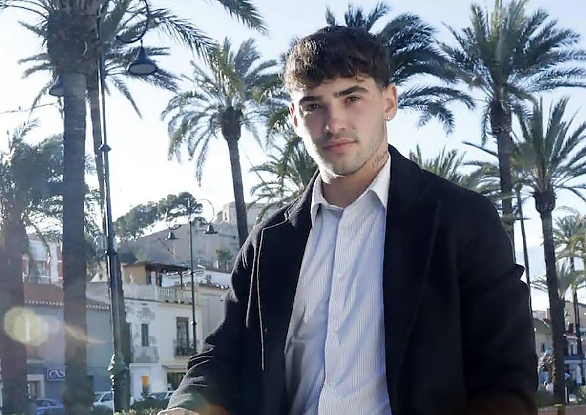 Imagen secundaria 1 - La historia de superación de Óscar Fernández Gayá, el alicantino que luchará por el título de más guapo de España