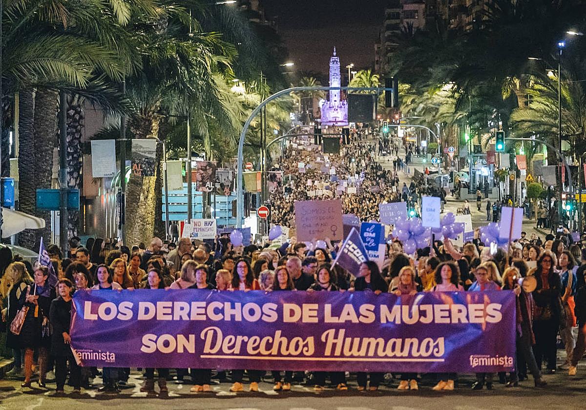 Manifestación con ocasión del 8M en Alicante en una imagen de archivo.