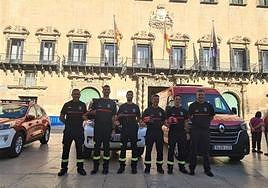 Un equipo de Bomberos con nuevos vehículos.