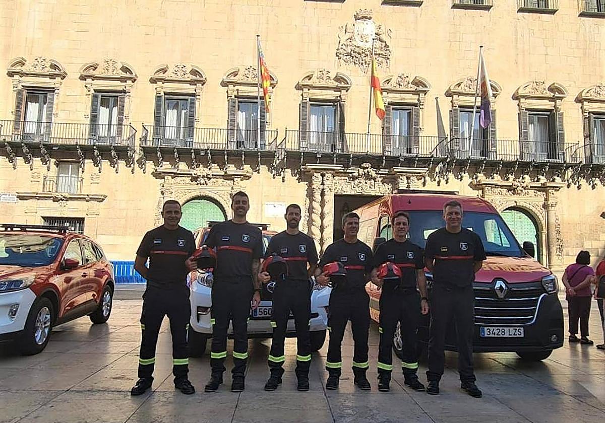 Un equipo de Bomberos con nuevos vehículos.
