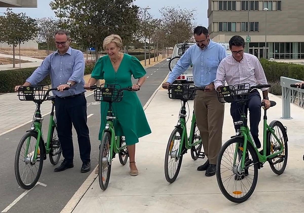 Ediles utilizando el servicio.