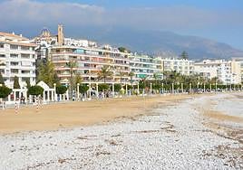 Playa de Altea con apartamentos en primera línea.