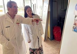 Facultativos del Hospital de Sant Joan visitan las obras de los nuevos paritorios.