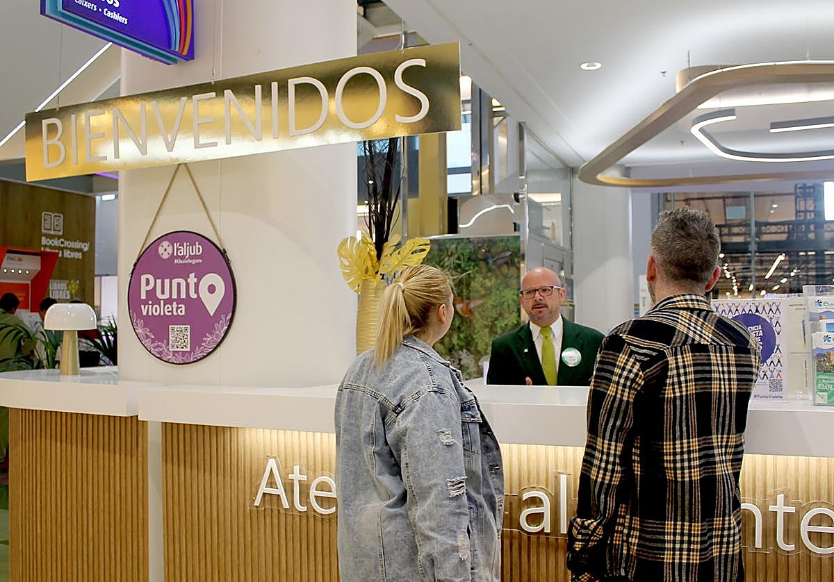 El punto violeta del centro comercial L'Aljub.