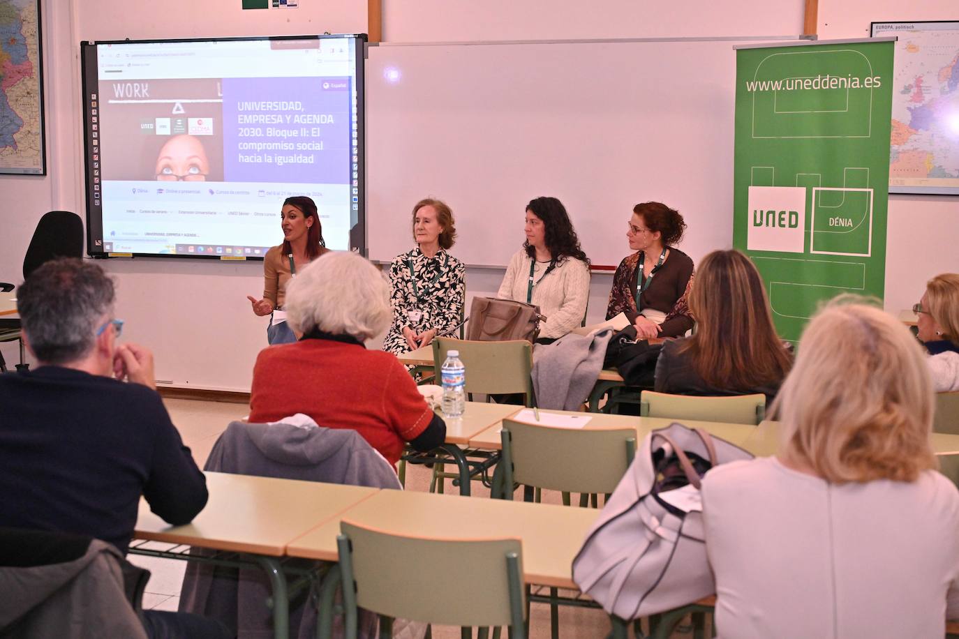 Gisela Giner Rommel, Amparo Guillem Lanuza y Esther Rodrigo Miralles, en el debate en la UNED.