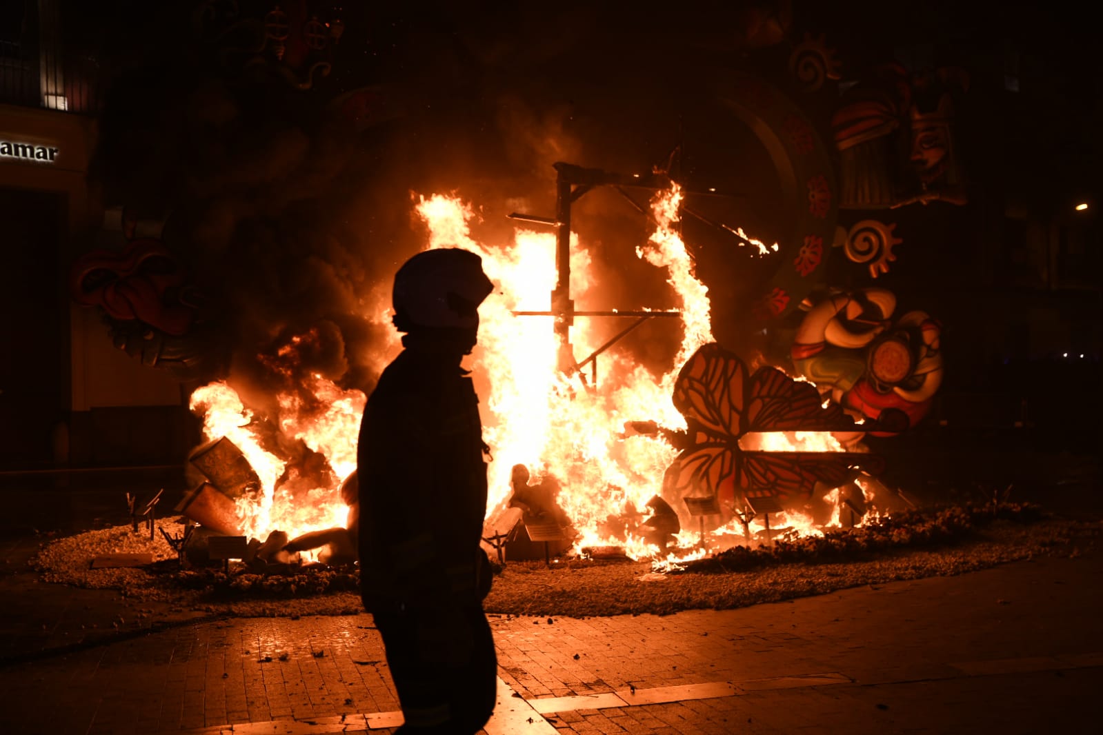 La cremà de las Hogueras de Alicante en Murcia, foto a foto