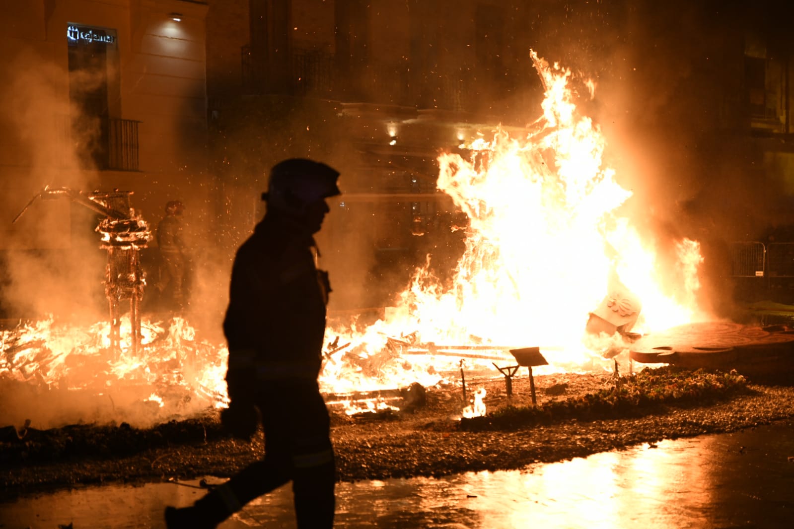 La cremà de las Hogueras de Alicante en Murcia, foto a foto