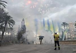 Así ha sido la mascletà de las Hogueras de Alicante en Murcia