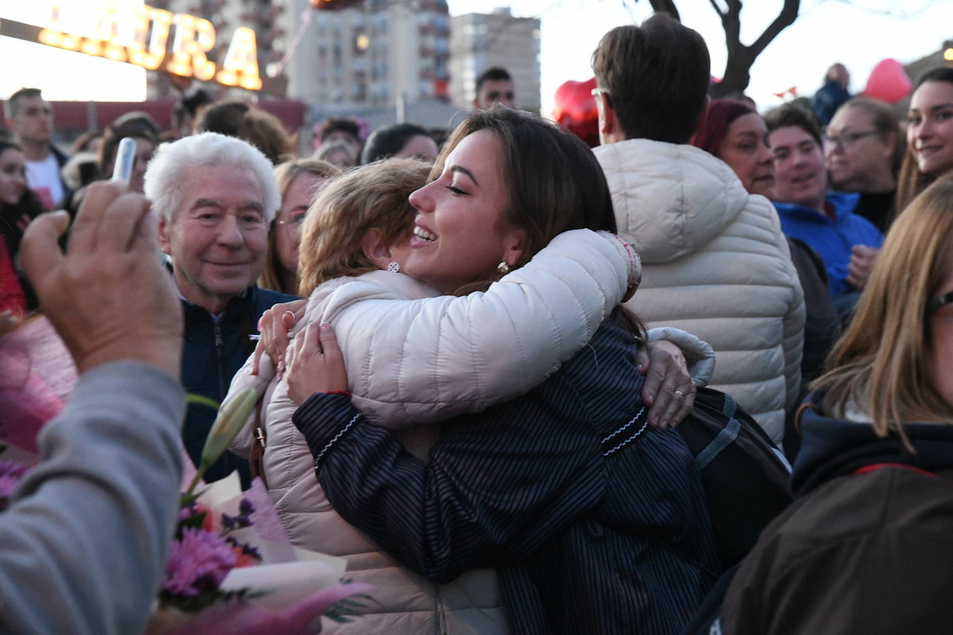 Así ha sido la llegada de las candidatas de las Hogueras de Alicante