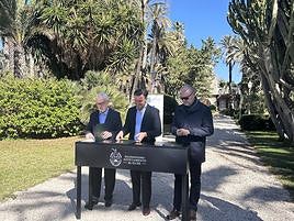 Firma del convenio entre la Fundación Mediterráneo y el Ayuntamiento de Elche para la cesión de l'Hort del Xocolater.