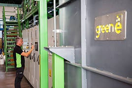 Un operario de Greene en una de sus instalaciones.