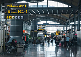 El interior del aeropuerto de Alicante-Elche.