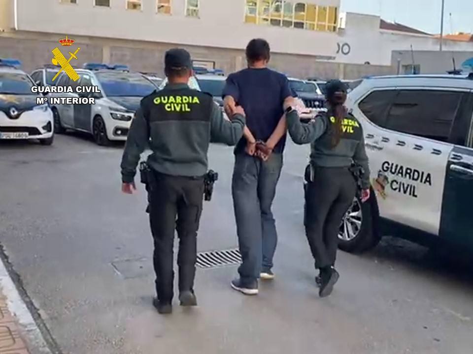 Detención del individuo.