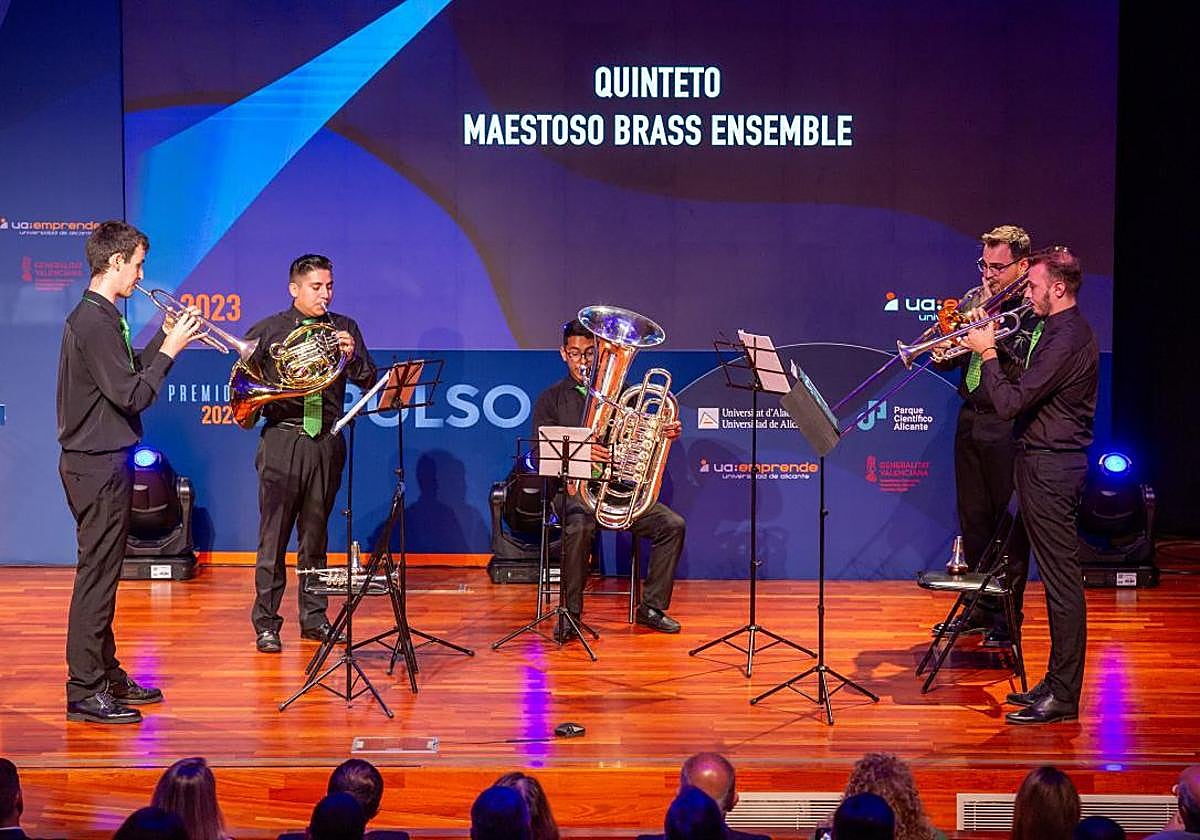 Actuación del Maestoso Brass Ensemble de la OFUA.