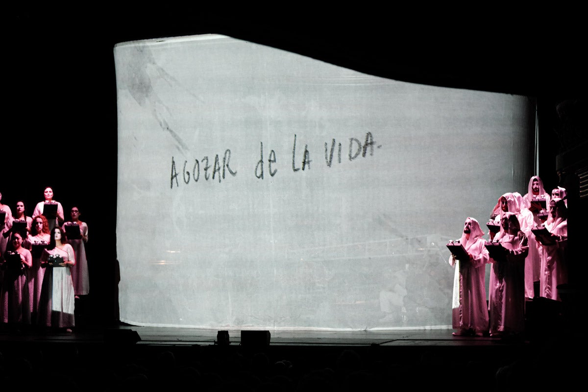 La Fura dels Baus pone a vibrar el Teatro Principal de Alicante con el estreno de &#039;Carmina Burana&#039;