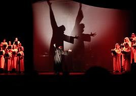 La Fura dels Baus pone a vibrar el Teatro Principal de Alicante con el estreno de 'Carmina Burana'