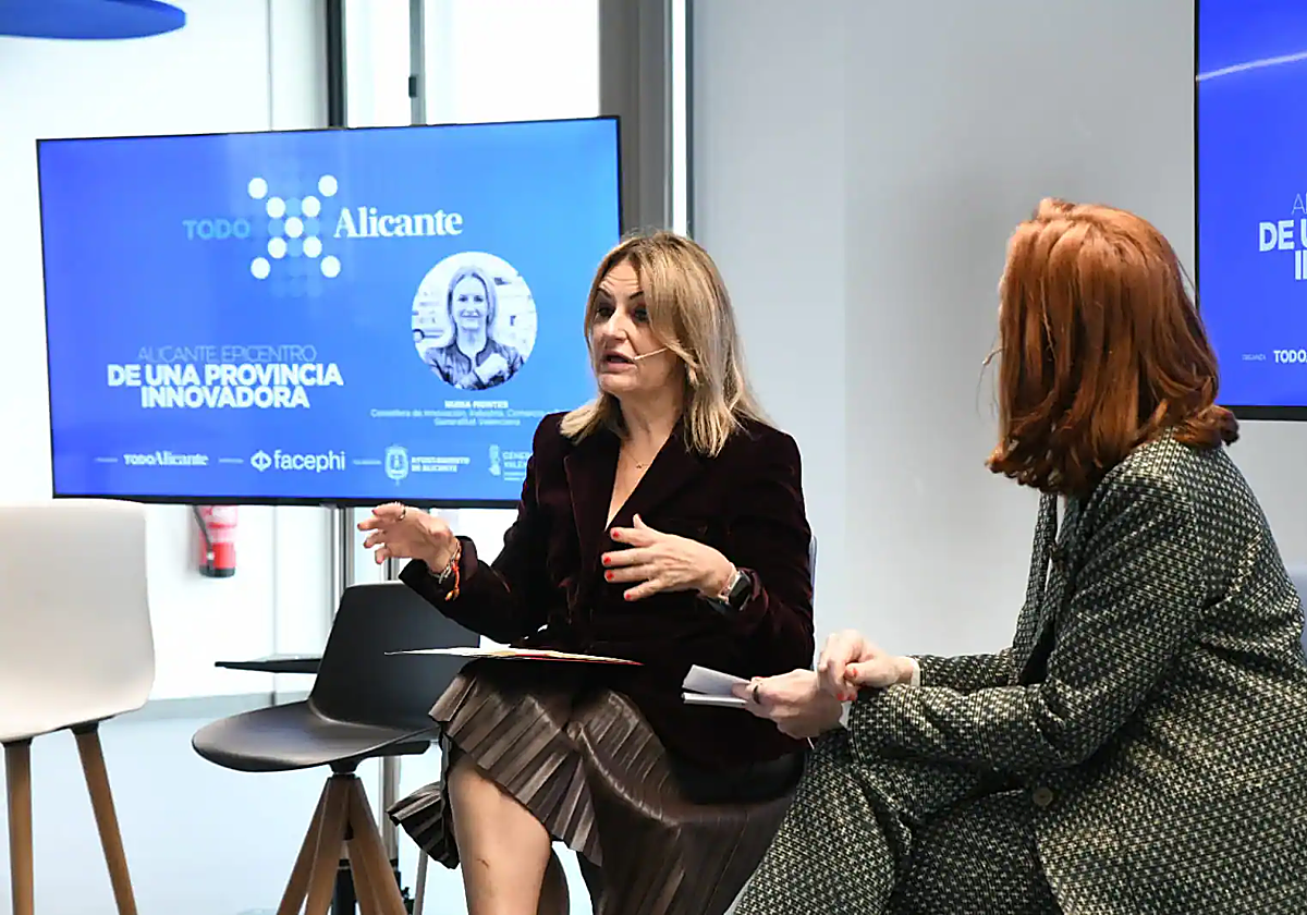 La consellera Nuria Montes durante el foro 'TodoXAlicante'.
