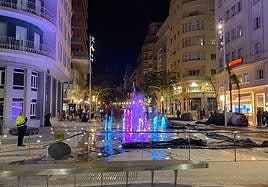 La nueva fuente instalada en el fondo de saco de la Explanada con la Rambla.