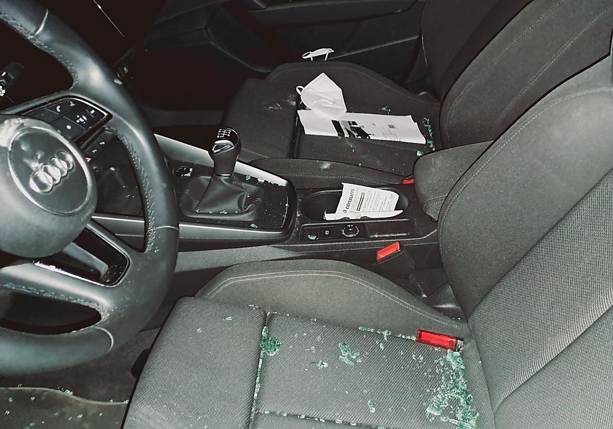 El vehículo violentado.