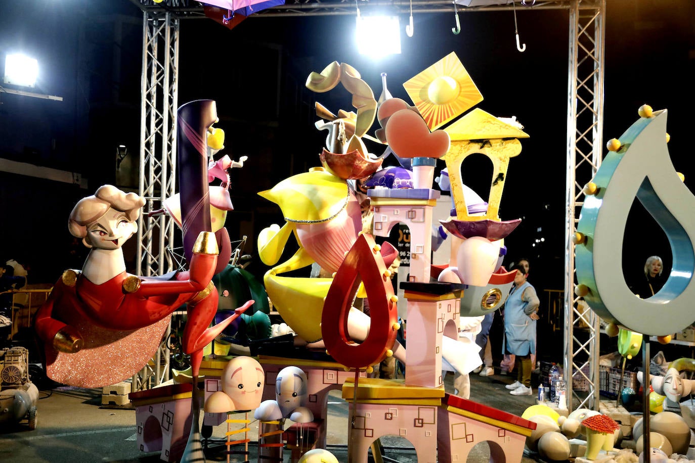 Las fallas de Dénia ya lucen con todo su esplendor