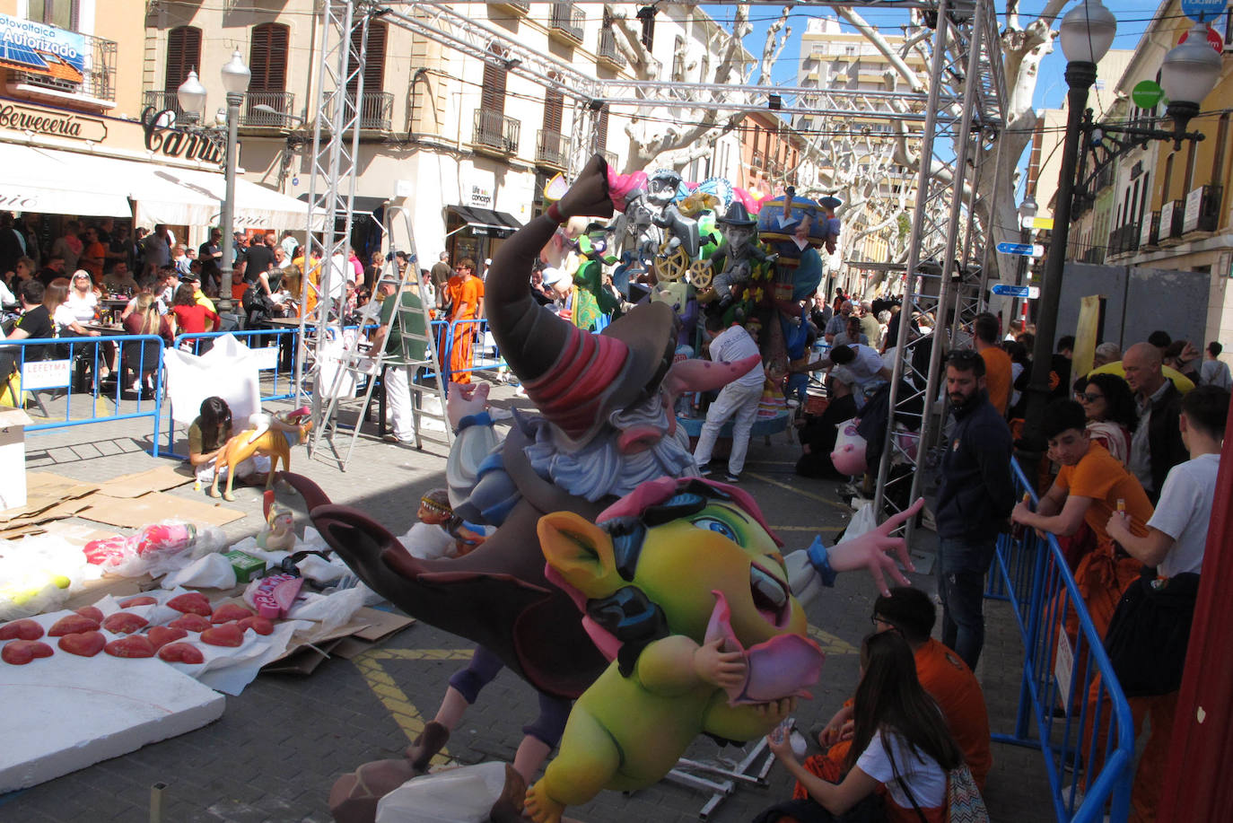 Las fallas de Dénia ya lucen con todo su esplendor