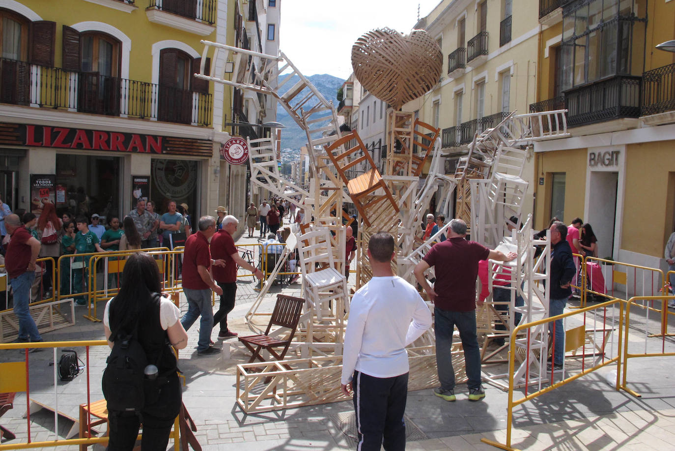 Las fallas de Dénia ya lucen con todo su esplendor