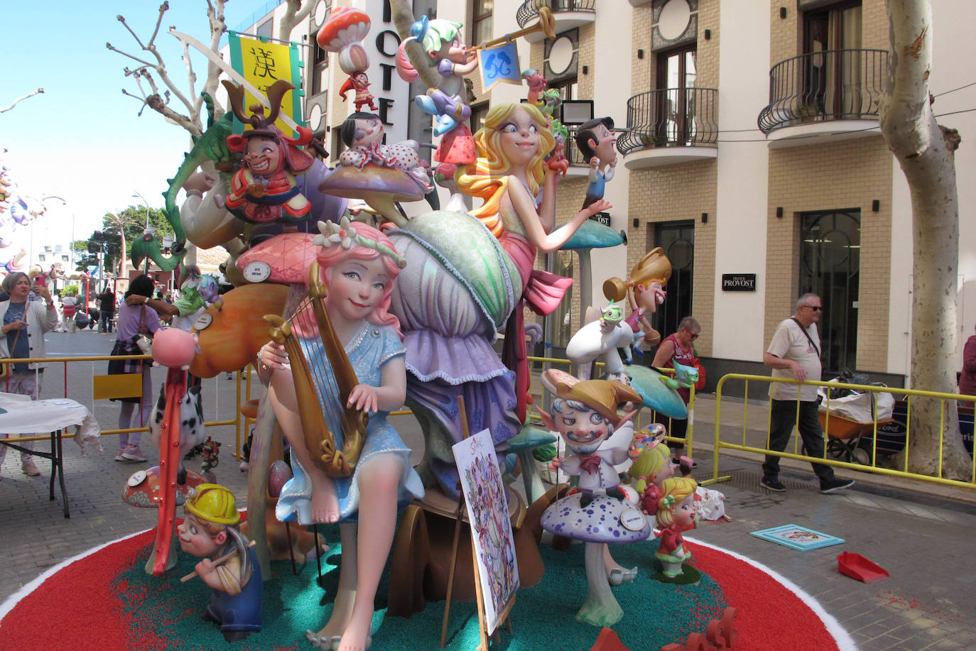 Las fallas de Dénia ya lucen con todo su esplendor