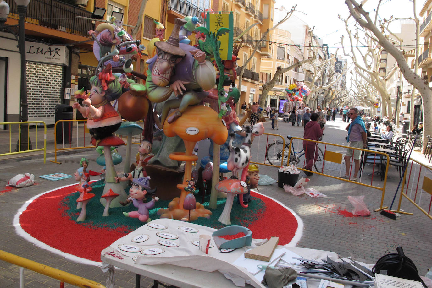 Las fallas de Dénia ya lucen con todo su esplendor
