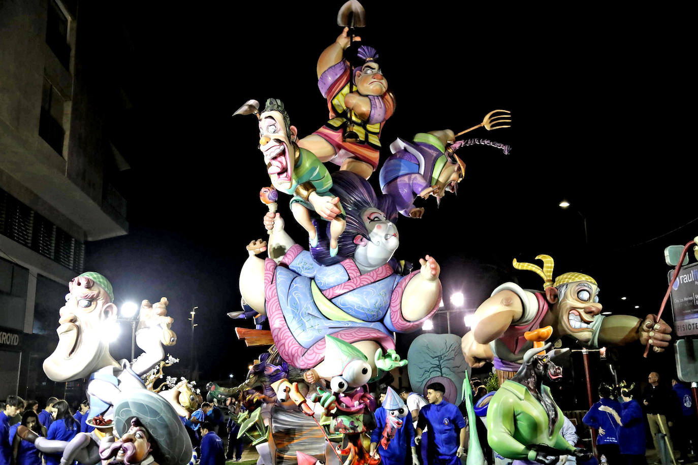 Las fallas de Dénia ya lucen con todo su esplendor