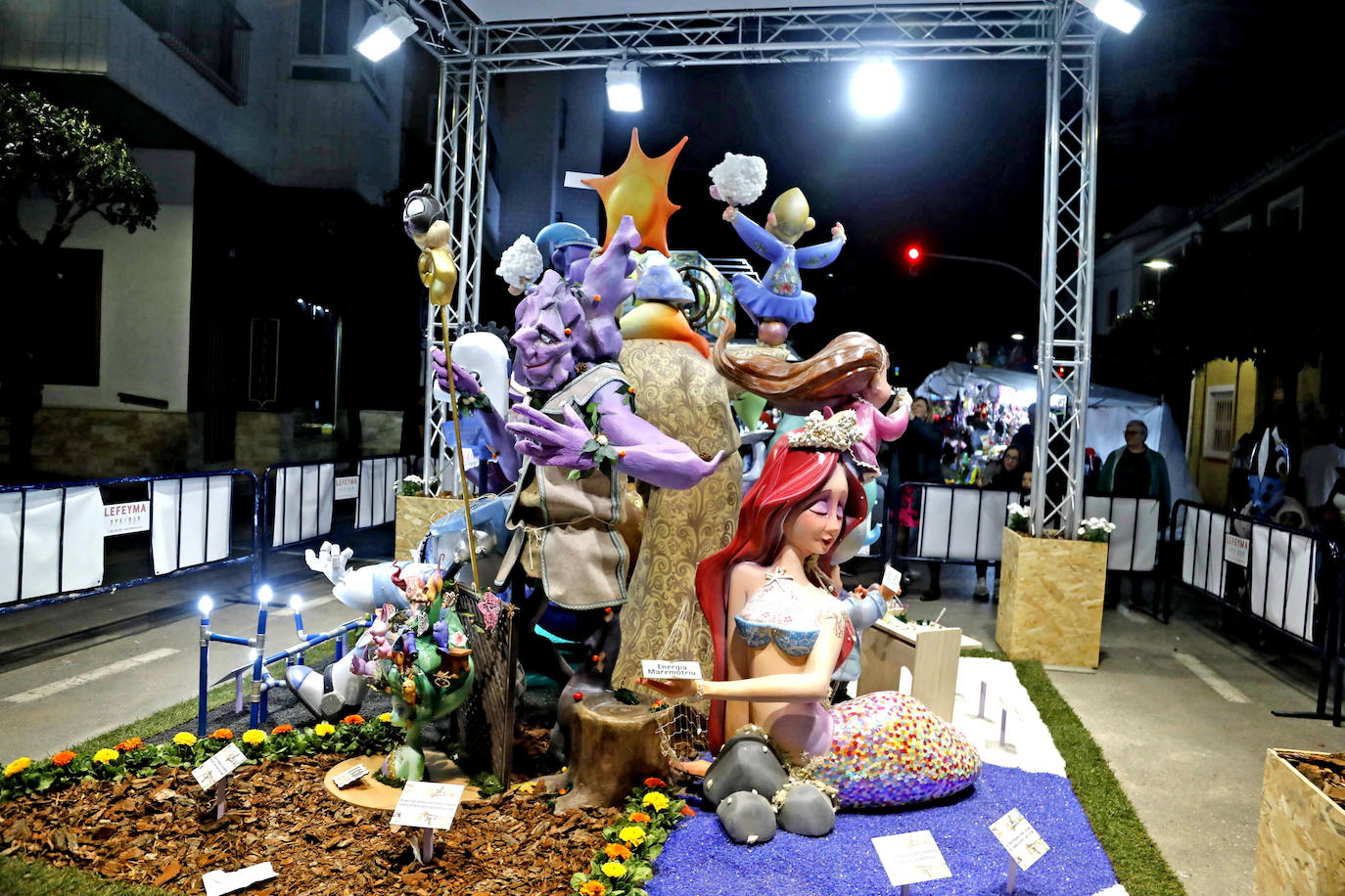 Las fallas de Dénia ya lucen con todo su esplendor