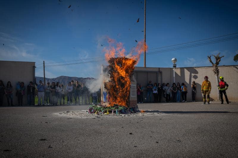 La cremà de las fallas del colegio de Hurchillo, en imagenes