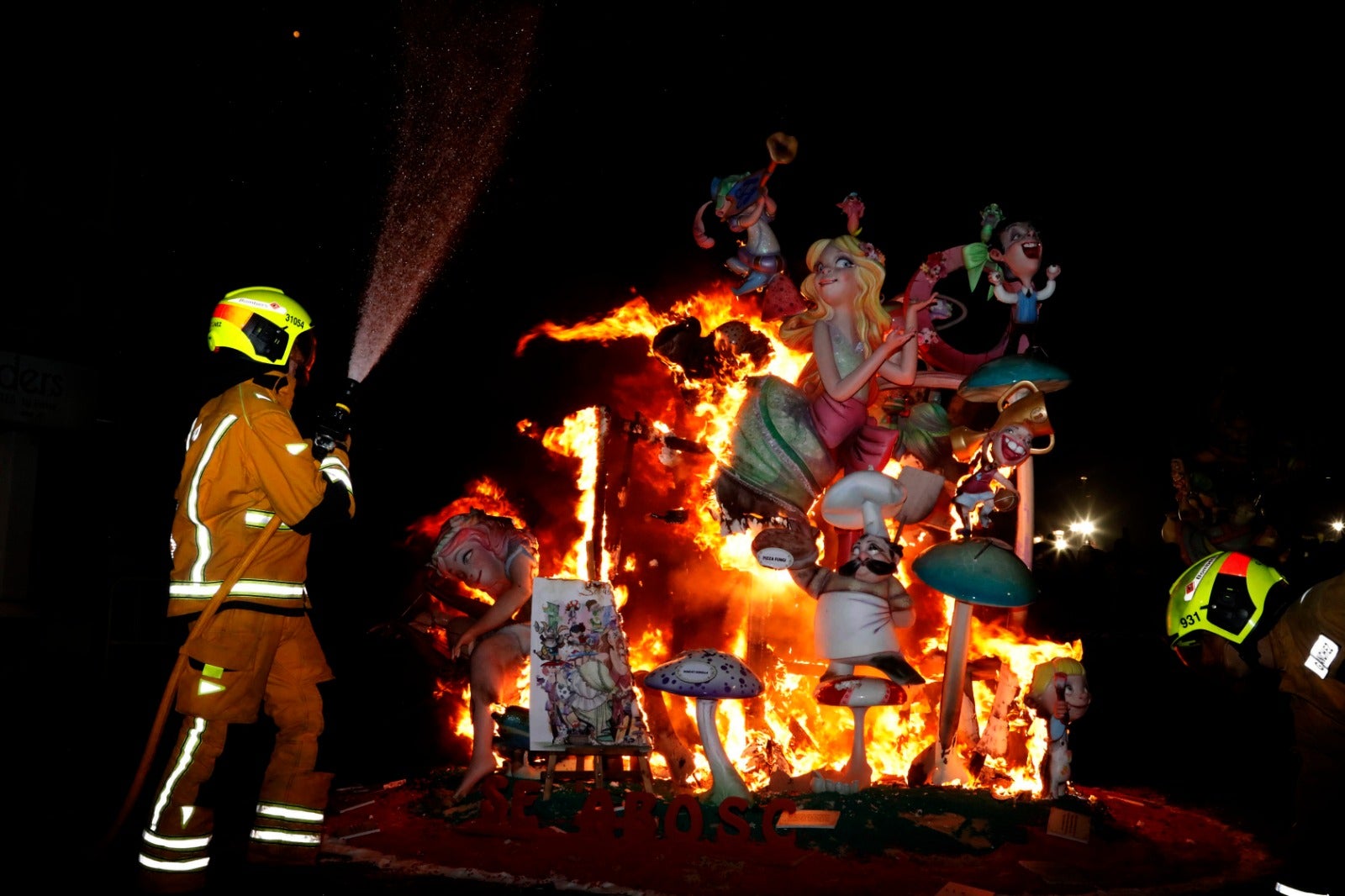 Dénia resplandece en la cremà de las Fallas