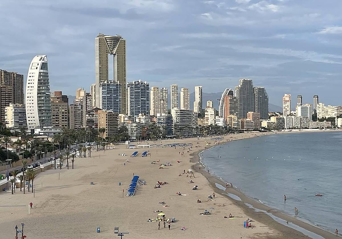 Vistas de la playa de Poniente de Benidorm.