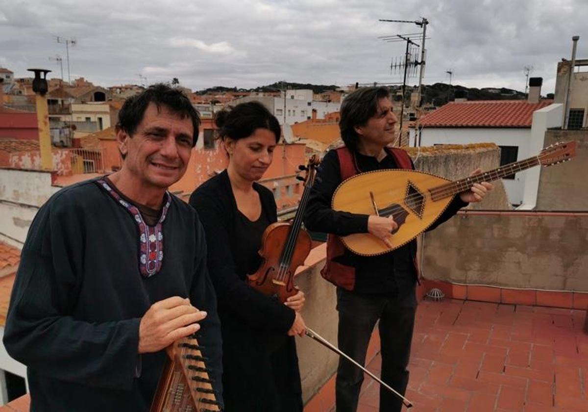 Robert Santamaría, Berna Jones y Pedro Burruezo.