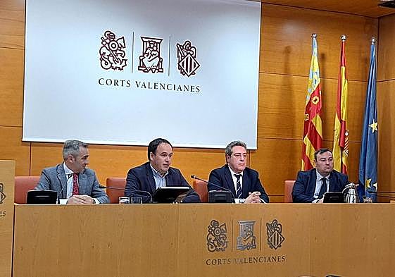 Rueda de prensa de PP y Vox en Les Corts.