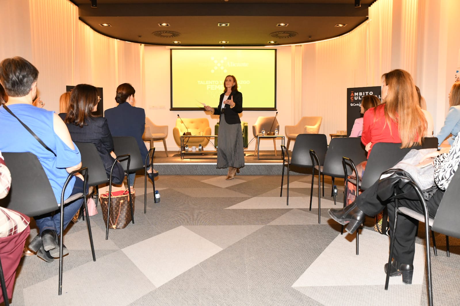 Imágenes del foro &#039;Talento y liderazgo femenino&#039; de TodoAlicante