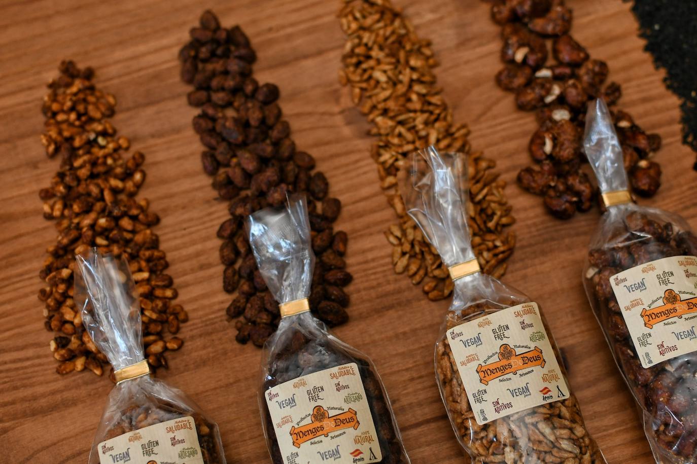 Menges de Deus ha incorporado la etiqueta de vegano a sus garrapiñados.