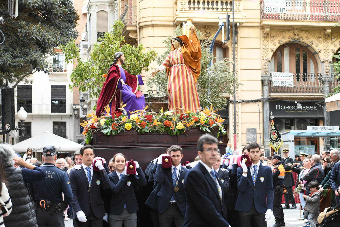 Palmas, ramas de olivo y los primeros pasos abren la carrera oficial de la Semana Santa alicantina