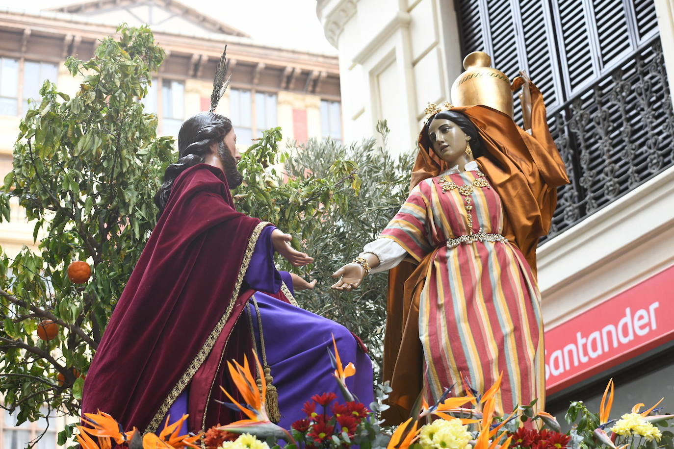 Palmas, ramas de olivo y los primeros pasos abren la carrera oficial de la Semana Santa alicantina