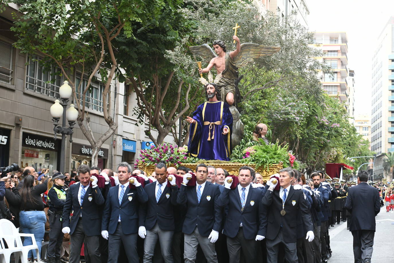 Palmas, ramas de olivo y los primeros pasos abren la carrera oficial de la Semana Santa alicantina