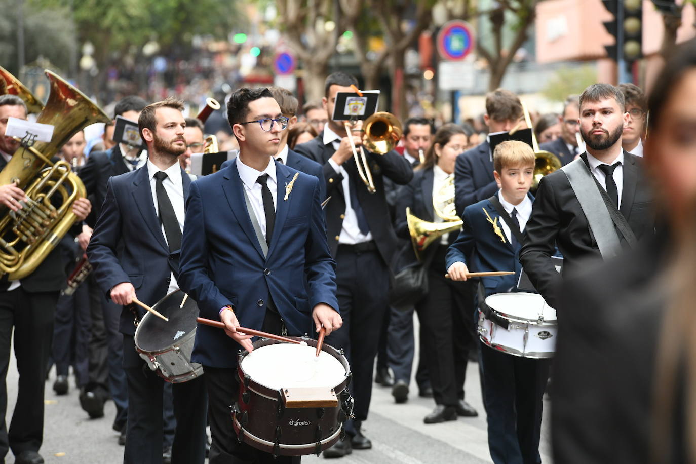 Palmas, ramas de olivo y los primeros pasos abren la carrera oficial de la Semana Santa alicantina
