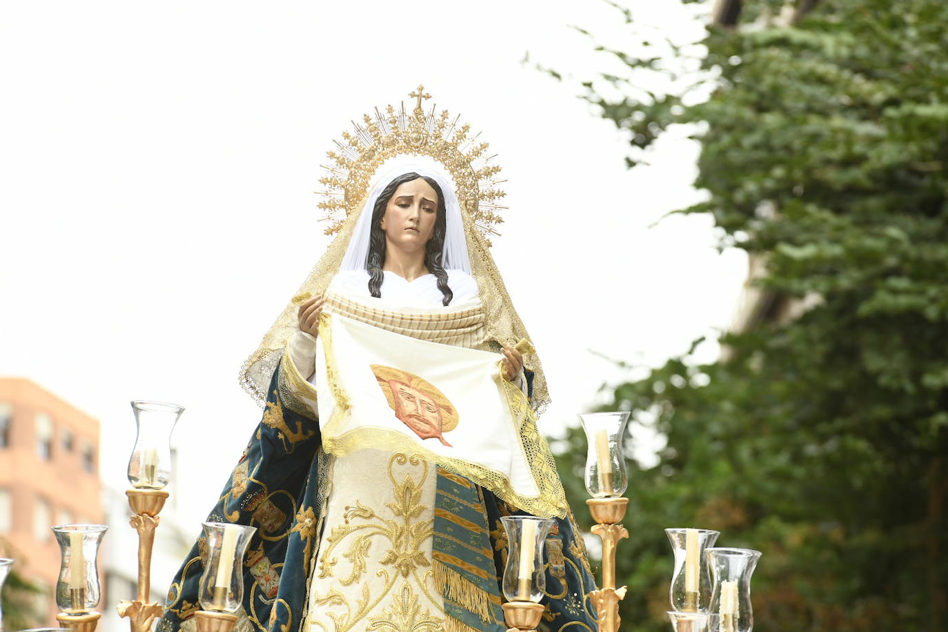Palmas, ramas de olivo y los primeros pasos abren la carrera oficial de la Semana Santa alicantina