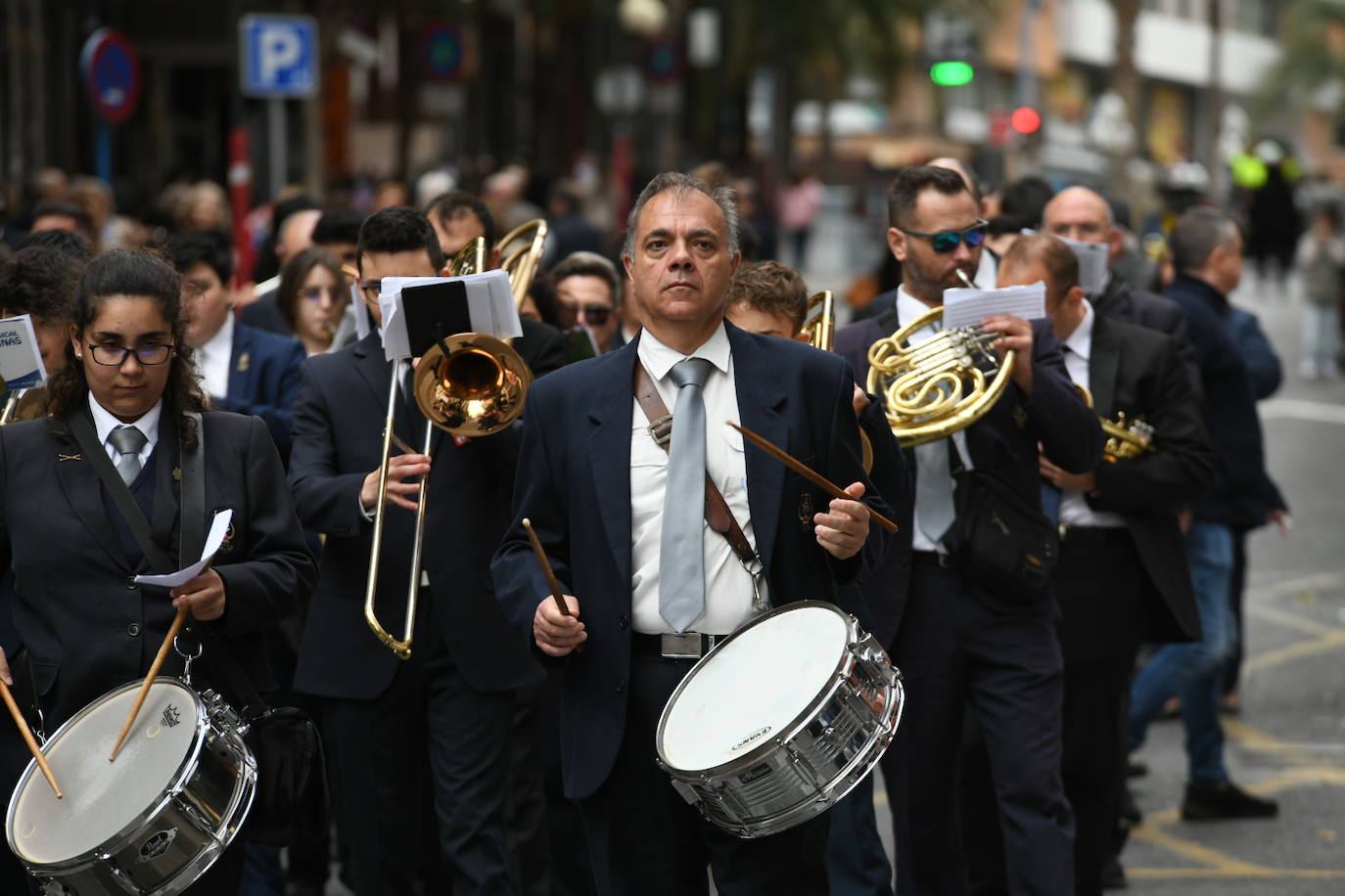 Palmas, ramas de olivo y los primeros pasos abren la carrera oficial de la Semana Santa alicantina