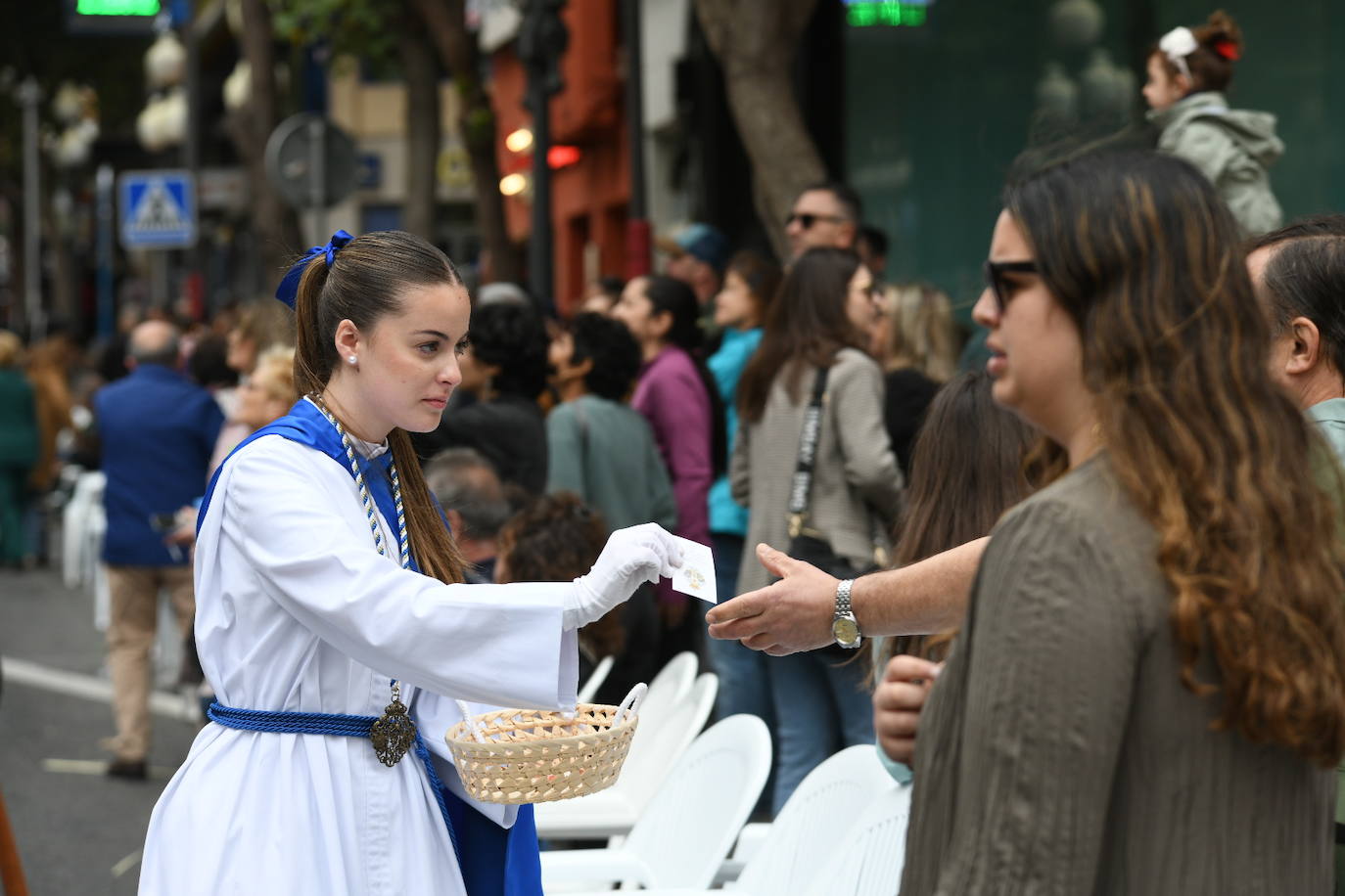 Palmas, ramas de olivo y los primeros pasos abren la carrera oficial de la Semana Santa alicantina