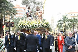 Cientos de alicantinos arropan a 'La Burrita' el Domingo de Ramos