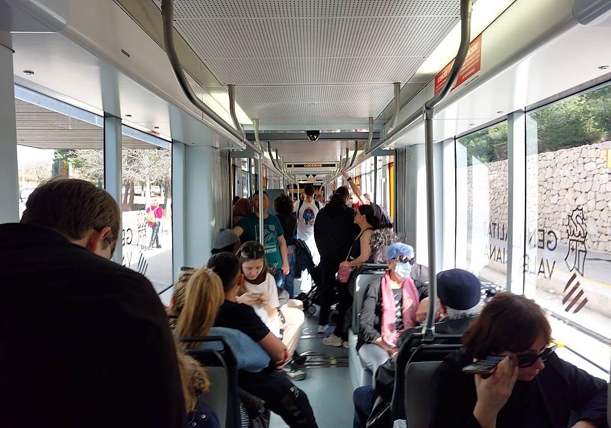 Tram de Alicante con destino Luceros.