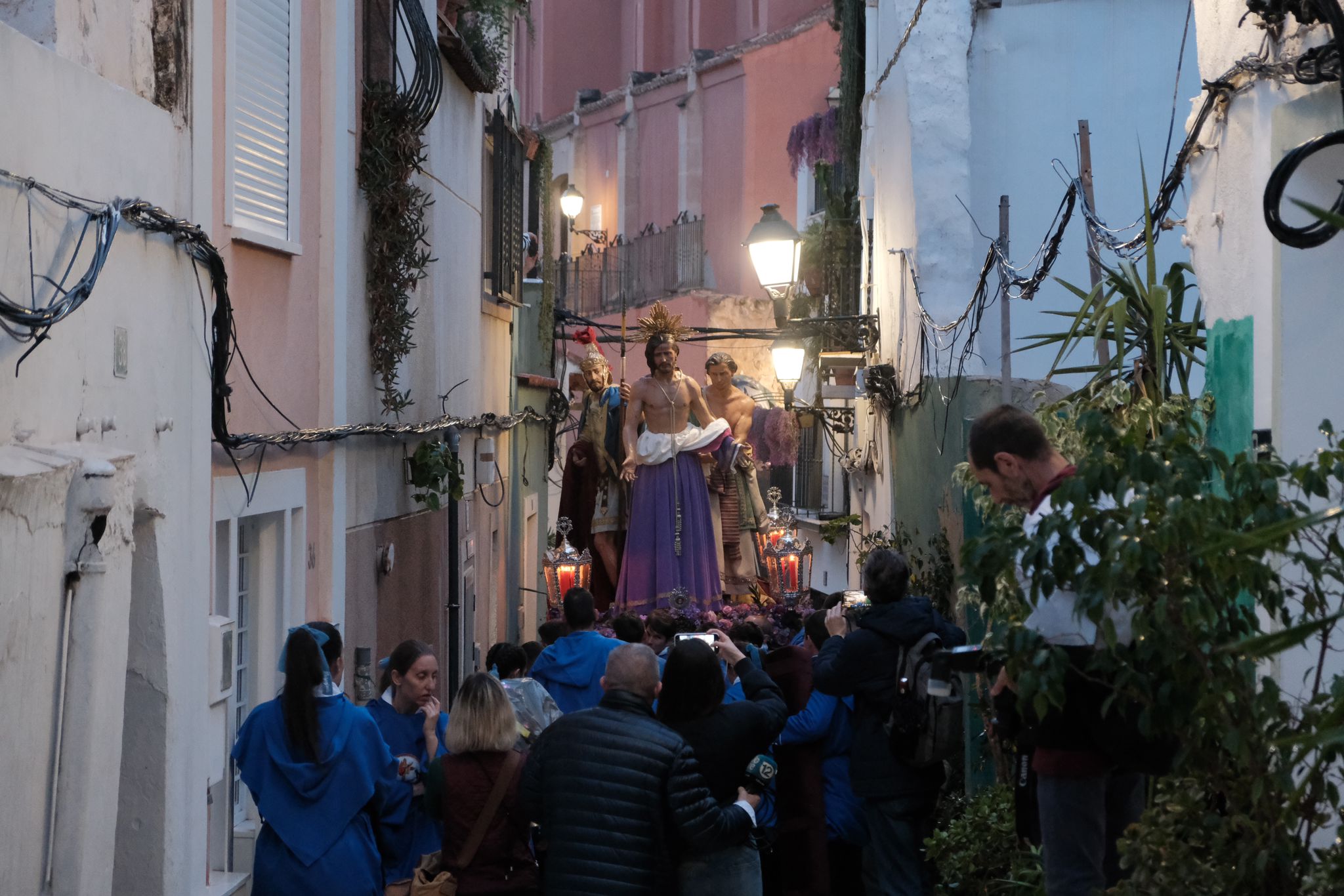 La Hermandad Agustina de Alicante consigue procesionar en su 25 aniversario