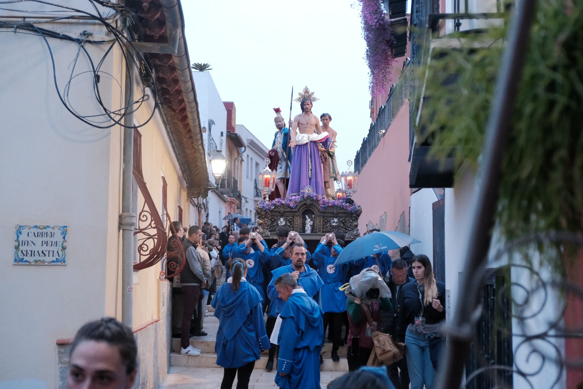 La Hermandad Agustina de Alicante consigue procesionar en su 25 aniversario