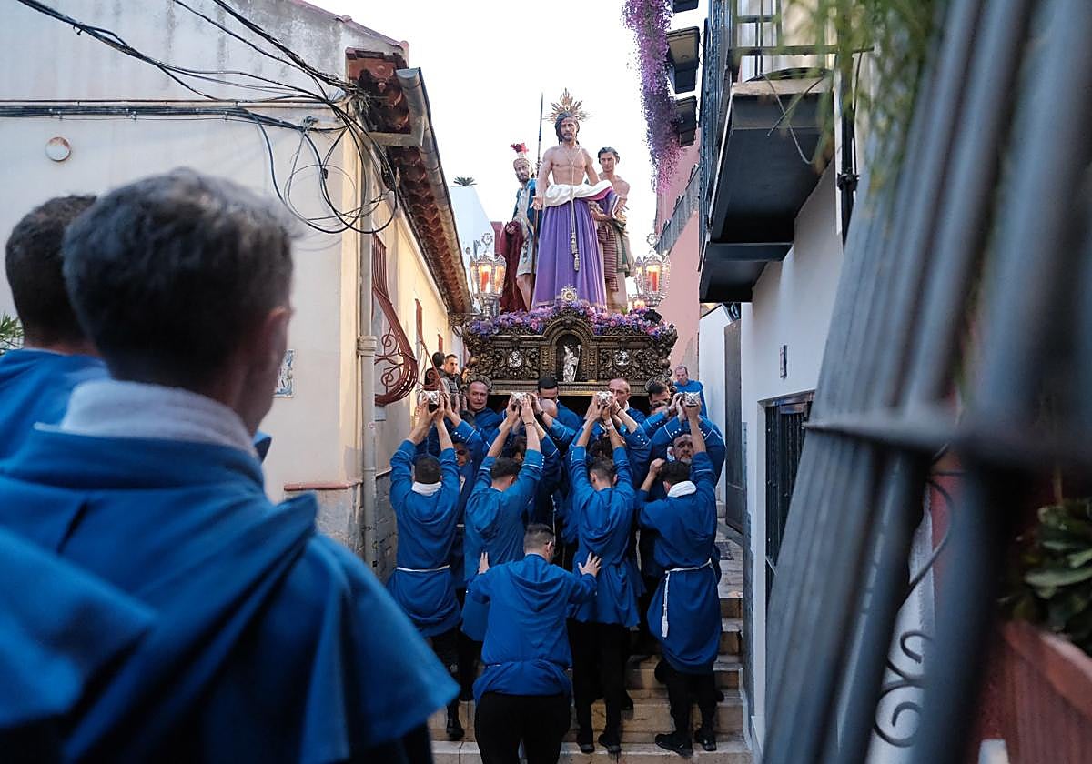 La Hermandad Agustina de Alicante consigue procesionar en su 25 aniversario