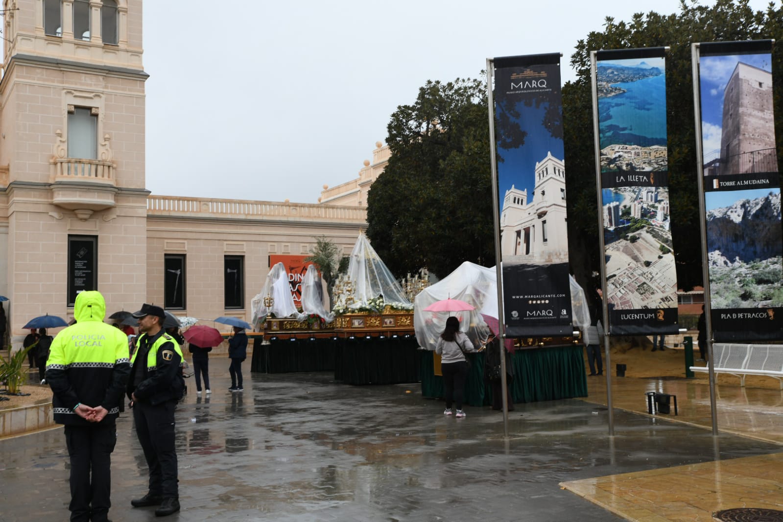 El Lunes Santo de Alicante se llena de lágrimas por la lluvia
